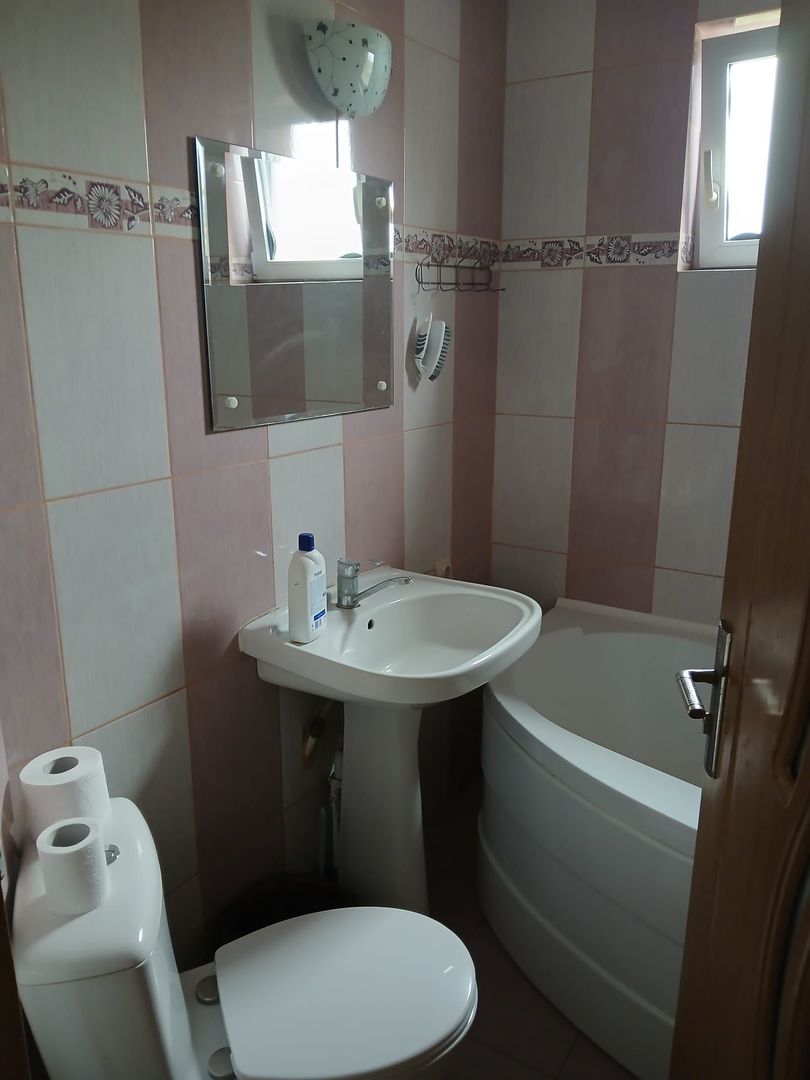 Inchiriez pentru cazare Vila cu 7 camere - Poză 11