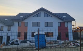 Casa de vânzare tip înșiruita la intrare in Cristian - Poză 6