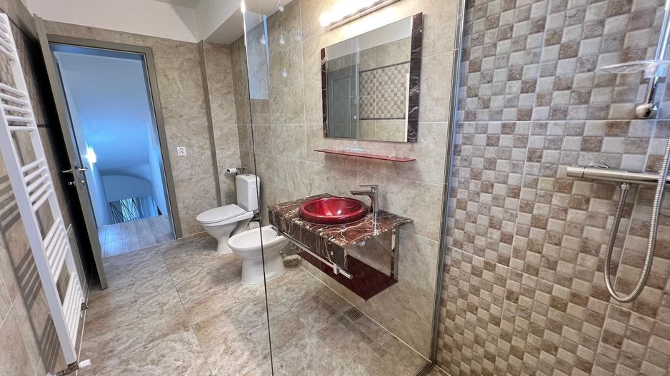 Casa cu 7 camere | 3 balcoane | Garaj | 220 mp + 80 mp curte | Cartier Panorama - Poză 28