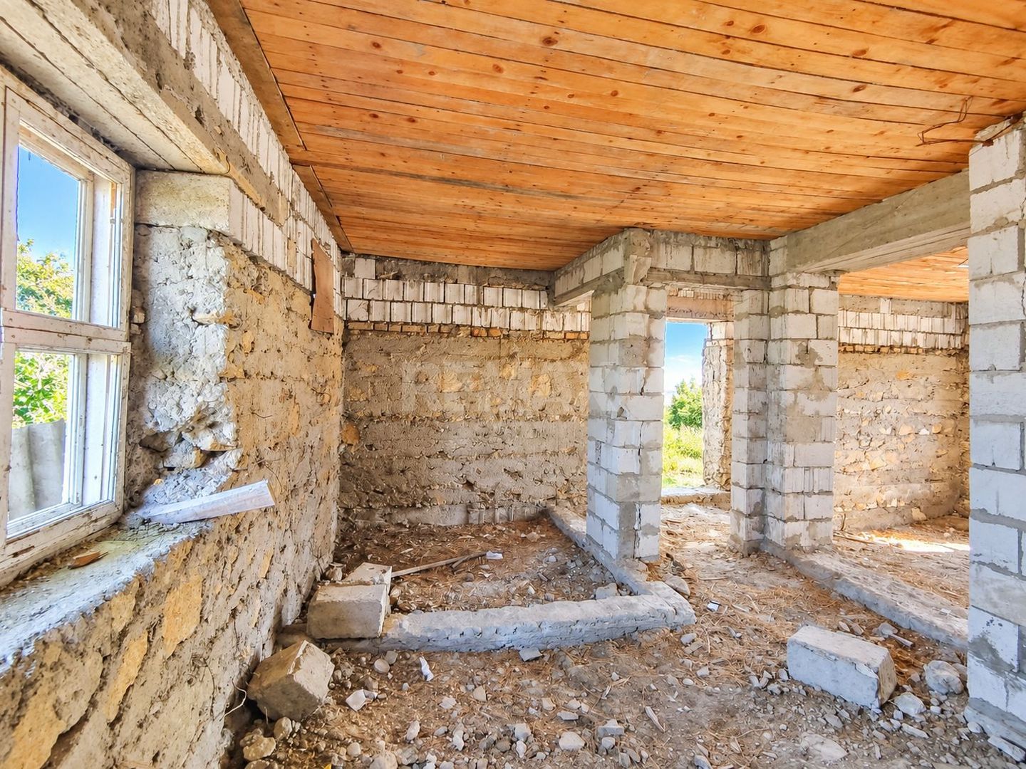 CASĂ GENEROASĂ CU 3 CAMERE – 90 m² | 17 ARI| ANENII NOI - Poză 14