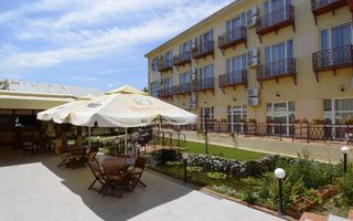 Hotel 45 camere de vânzare în Costinești – aproape de plaja - Poză 1