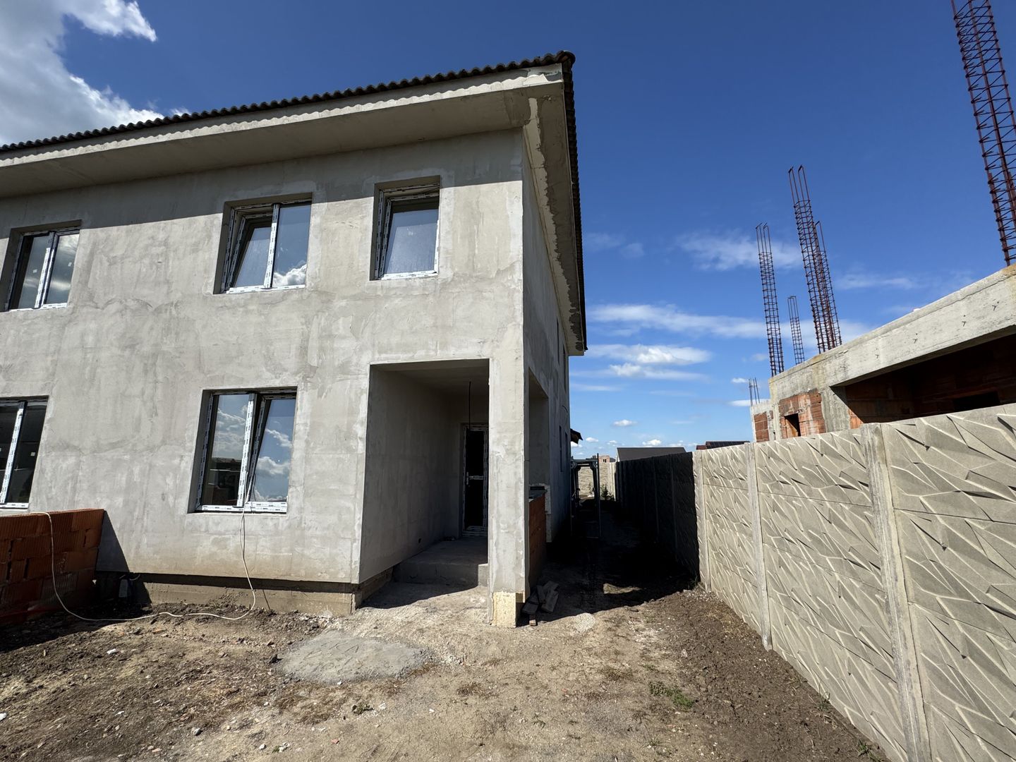 Sacalaz, 1/2 Duplex pe Etaj, 4 Camere,2 Bai,Terasa Acoperita - Poză 2