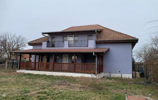 Duplex spațios, 200 mp utili, teren 700 mp, în vatra veche din Moșnița