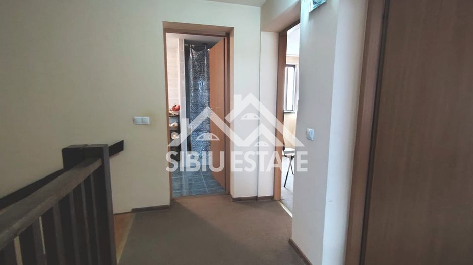 Casa de inchiriat Sibiu, 4 camere 2 bai - Poză 11