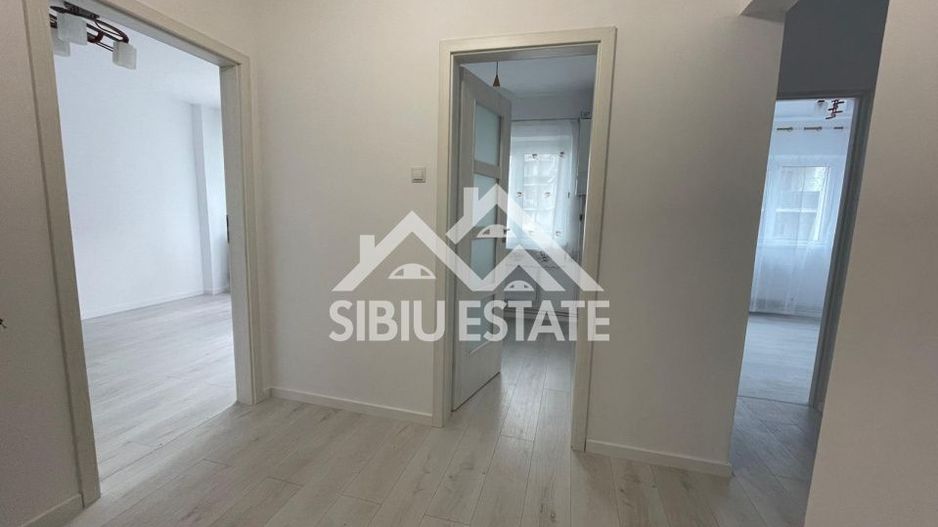 Apartament decomandat cu 2 camere, balcon, etaj 3, recent renovat, -Sibiu - Poză 4