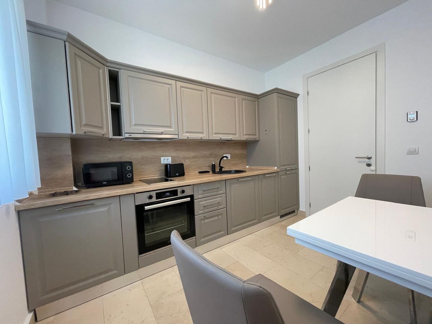 AP. 2 CAMERE LUXURIA, LOC PARCARE, INCALZIRE PARDOSEALA, METROU, NOU - Poză 4