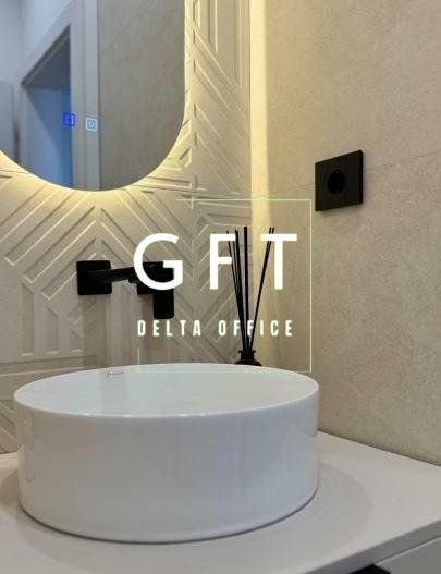 Central. Complet utilat. Nelocuit.Finisaje, dotari moderne - Poză 5