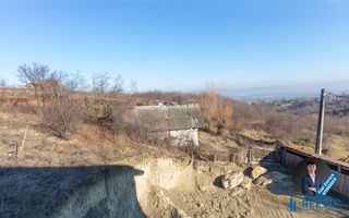 Pensiune/Vilă la roșu P+E+M în Sărata - Poză 28