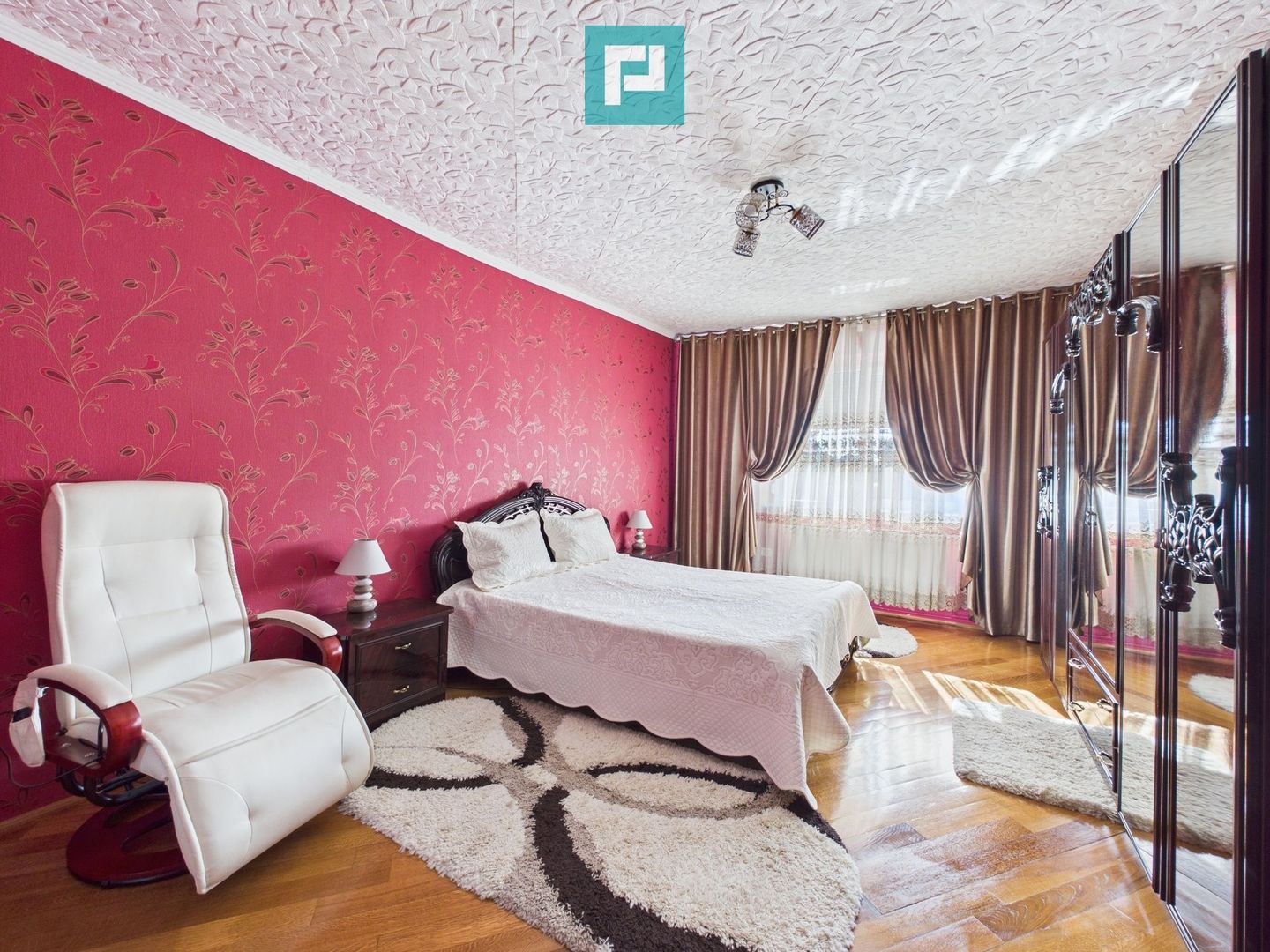 Casa cu potential multiplu in Curtici - Poză 37