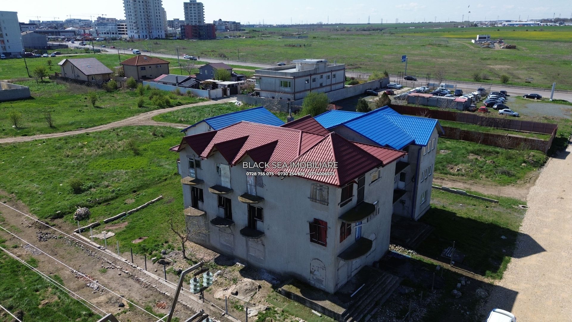 Vila P+2 E De vanzare!!! 14 Camere, 12 dormitoare l zona Palazu Mare - Poză 1