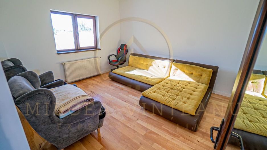 Lazu - Vila de vânzare compusă din P+1E+M. - Poză 12