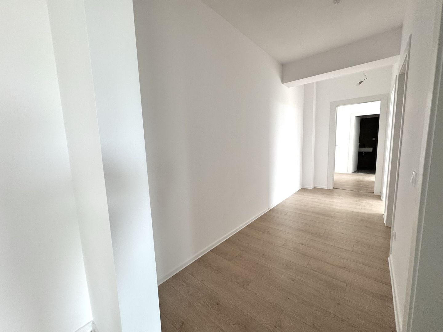 3 camere - 100 mp UTILI - Etaj intermediar. Atria Urban Resort - Poză 7