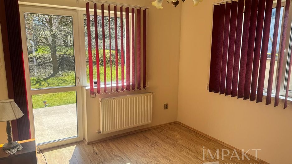 De închiriat – Vilă premium cu panouri fotovoltaice, grădină și garaj - Poză 12