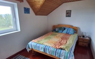 Casa de vanzare cu teren generos in Tocile, Sibiu - Poză 8
