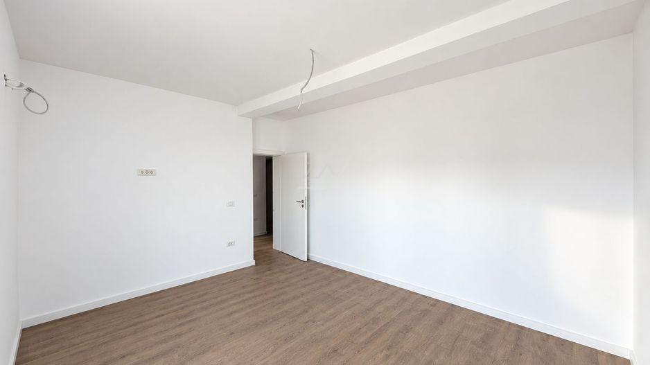 Apartament nou cu bucatarie inchisa. Clima. Langa magazin si transport in comun. - Poză 3