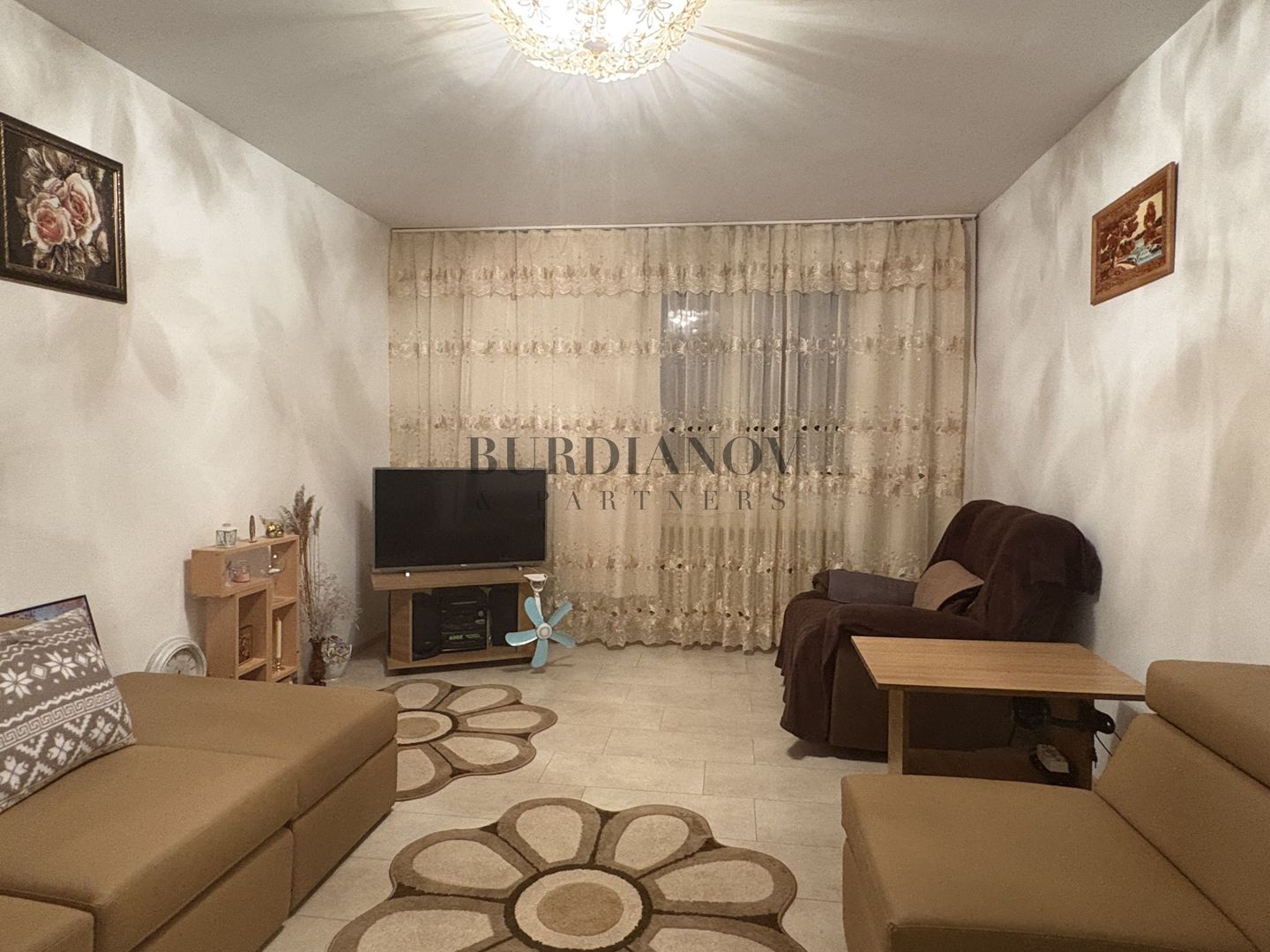 Apartament cu 3 camere de vânzare - 1 Decembrie 1918 - Sector 3 - Poză 2