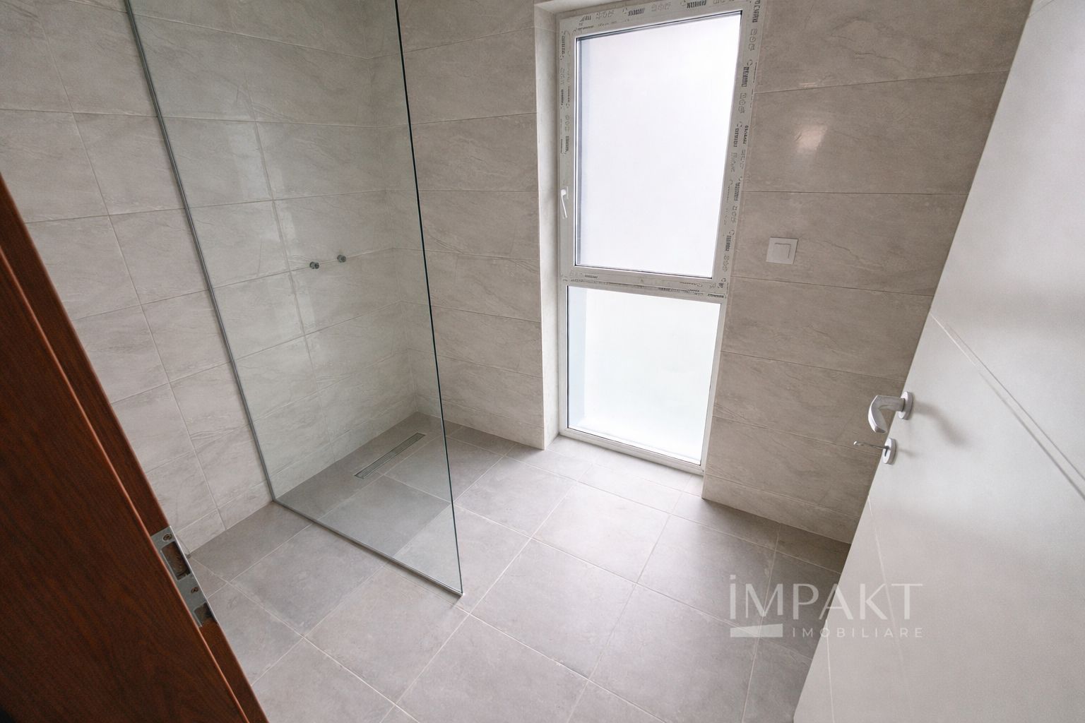 De închiriat apartament două camere, decomandat- Barc - Poză 2