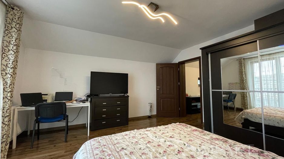 Casa  cu 4 Camere si Garaj in Cartierul Someseni, Cluj-Napoca - Poză 11