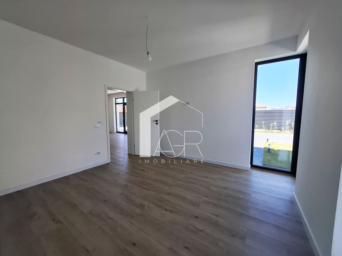 Casa cu 4 camere de vanzare, Bucov, Mica Roma - Poză 11
