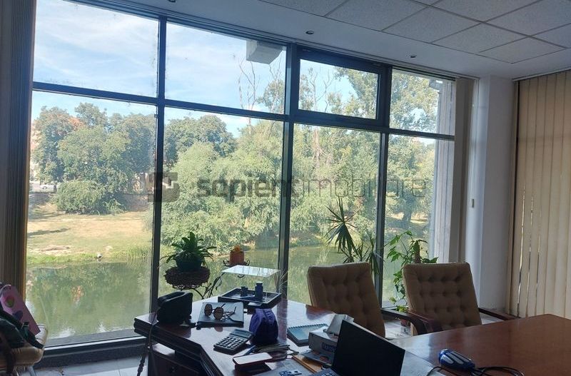 Spatiu comercial ultracentral ideal pentru birouri - Poză 2