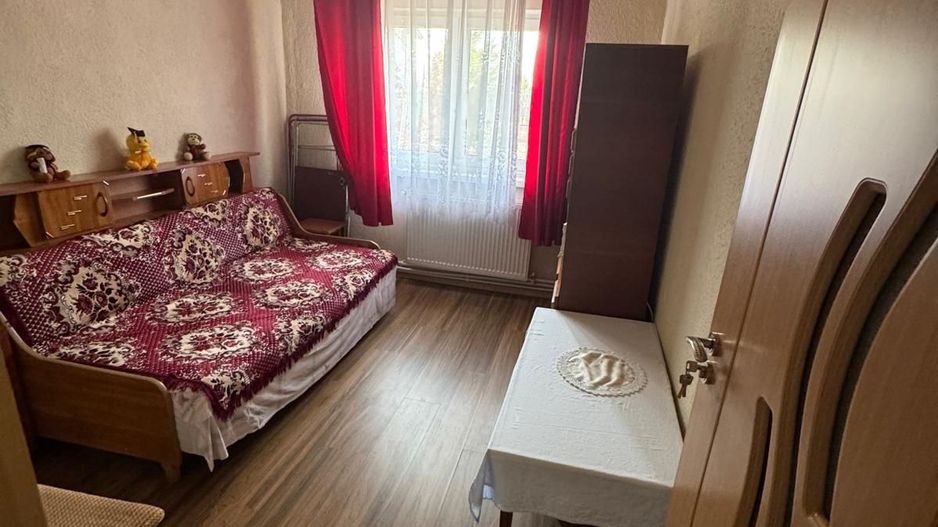 De Vânzare - Apartament 3 Camere, Strada Decebal - Poză 13