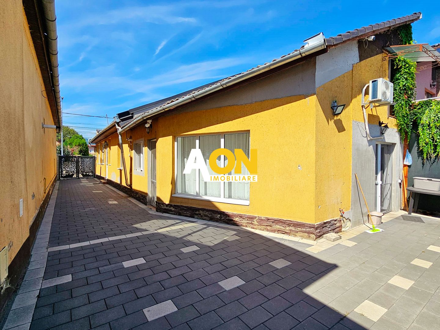 Casa 3 camere, mobilata, utilata, 600 mp teren, zona Prefectura - Poză 1