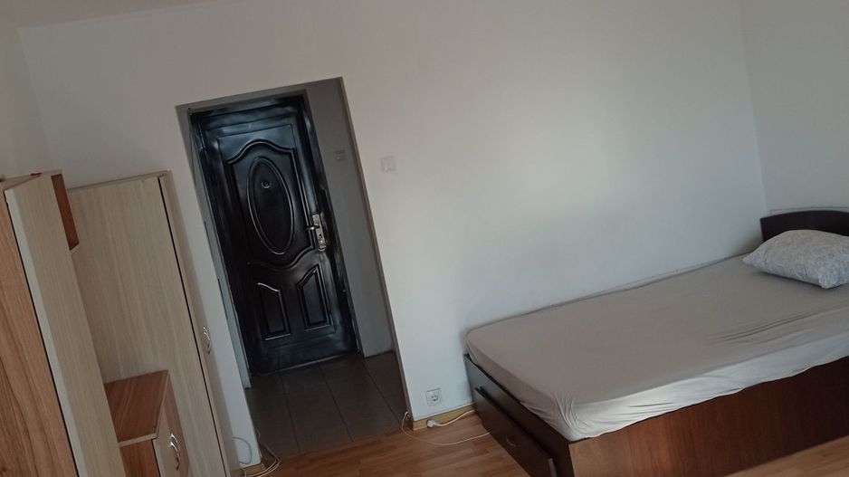 Garsonieră renovată, balcon închis, 50 m de metrou Costin Georgian - Poză 3