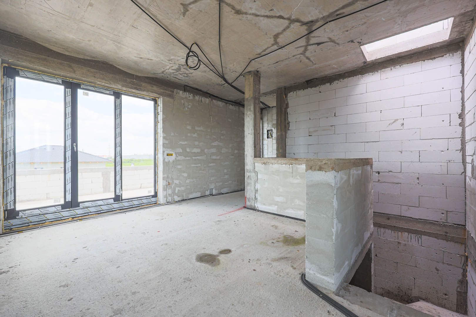 PROPRIETATE VÂNDUTĂ! Vilă spațioasă– Via Carmina, Arad. - Poză 6