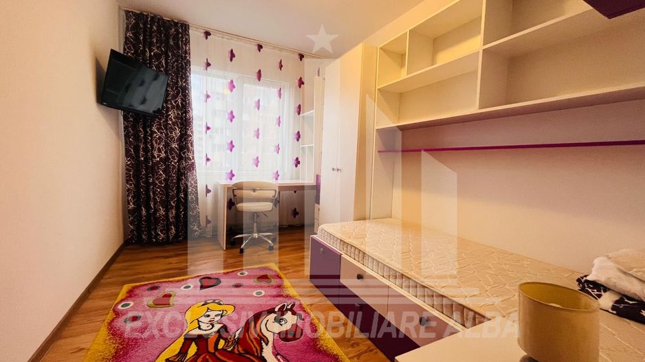 Apartament cu 4 camere, etaj intermediar, Cetate - Poză 3