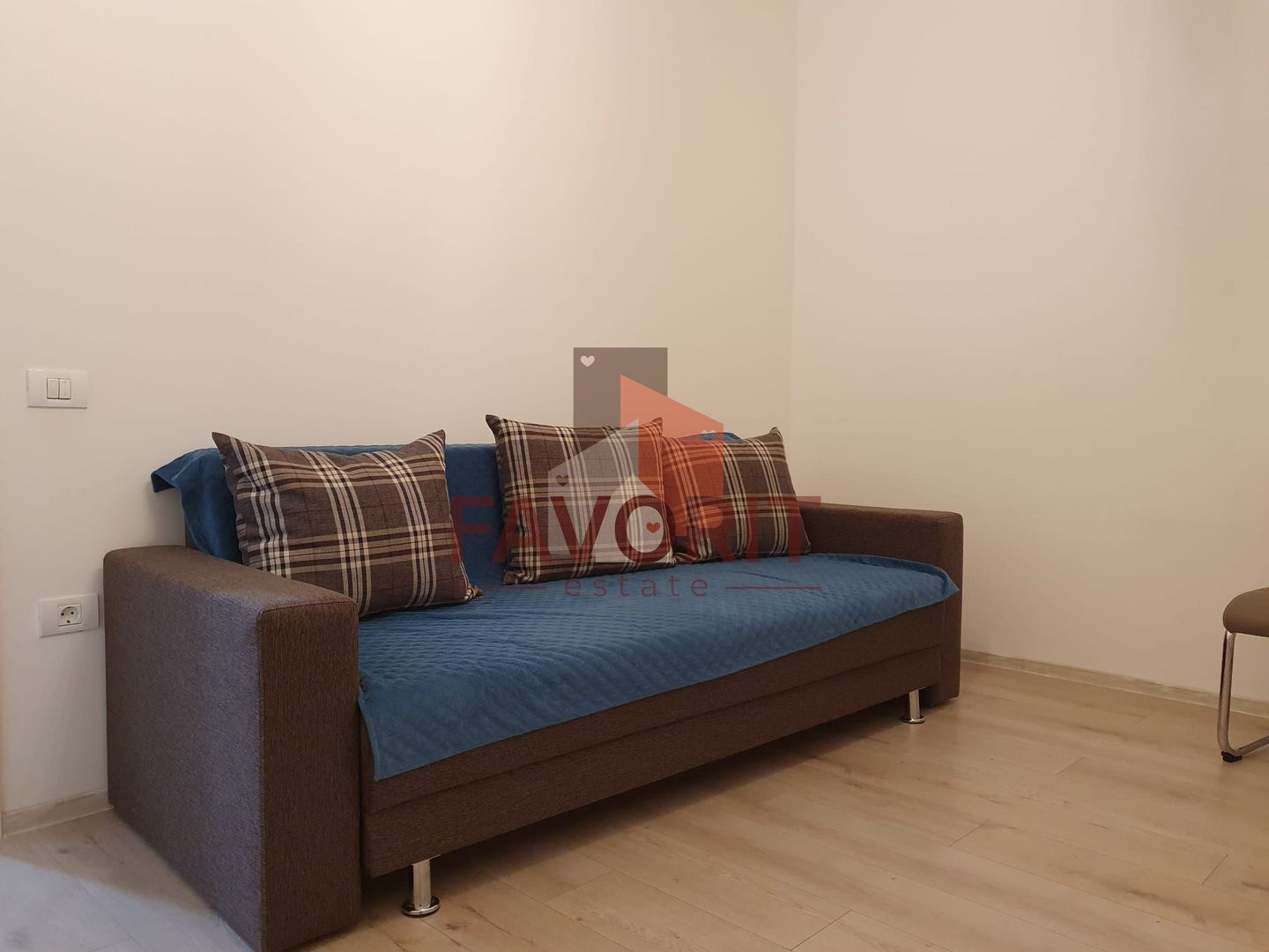 Disponibil imediat. Curte privata. 2 locuri de parcare - Poză 10