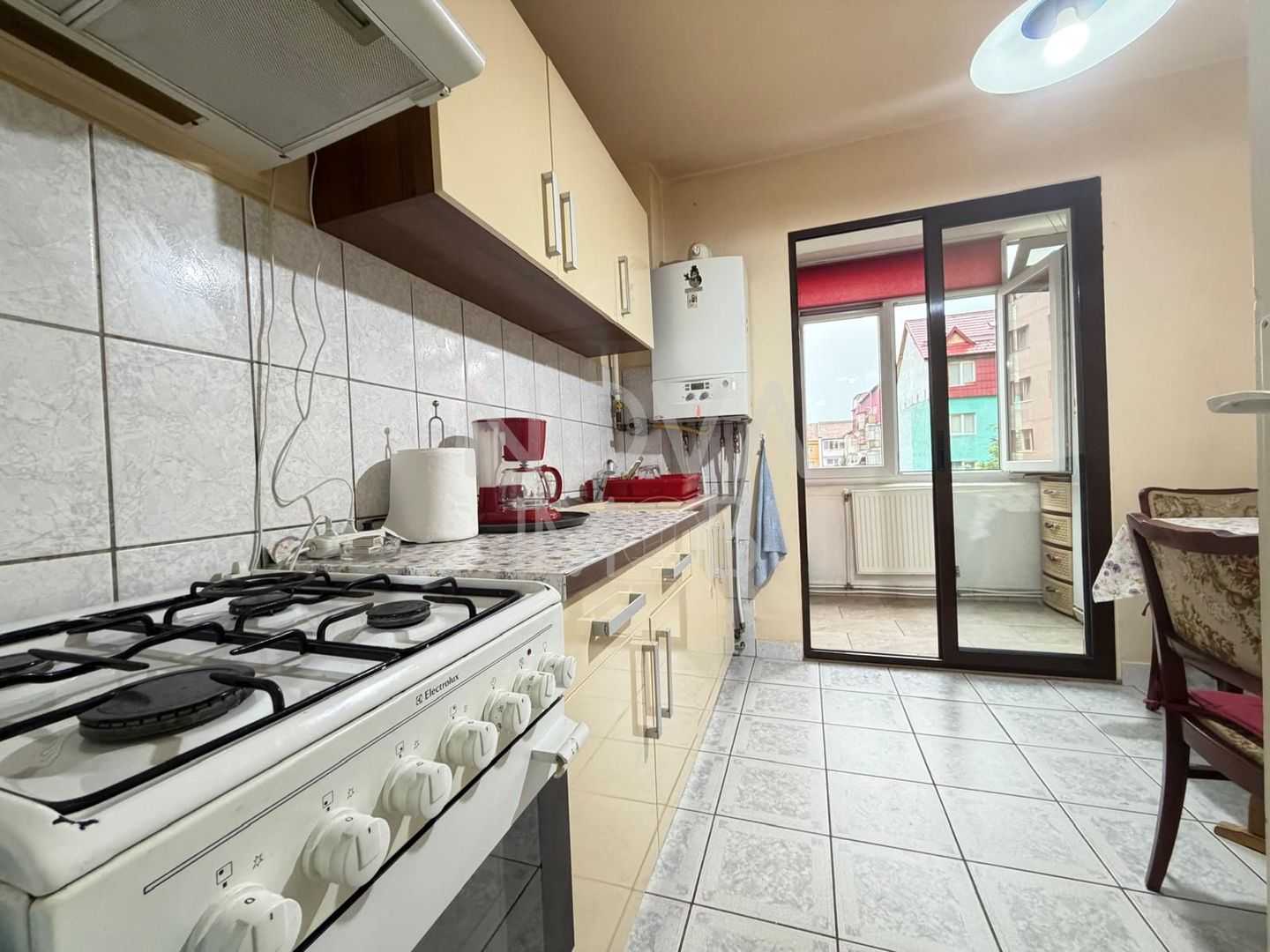 Apartament de inchiriat 3 camere etajul 4, cu lift,  Zona Vasile Aaron - Poză 3
