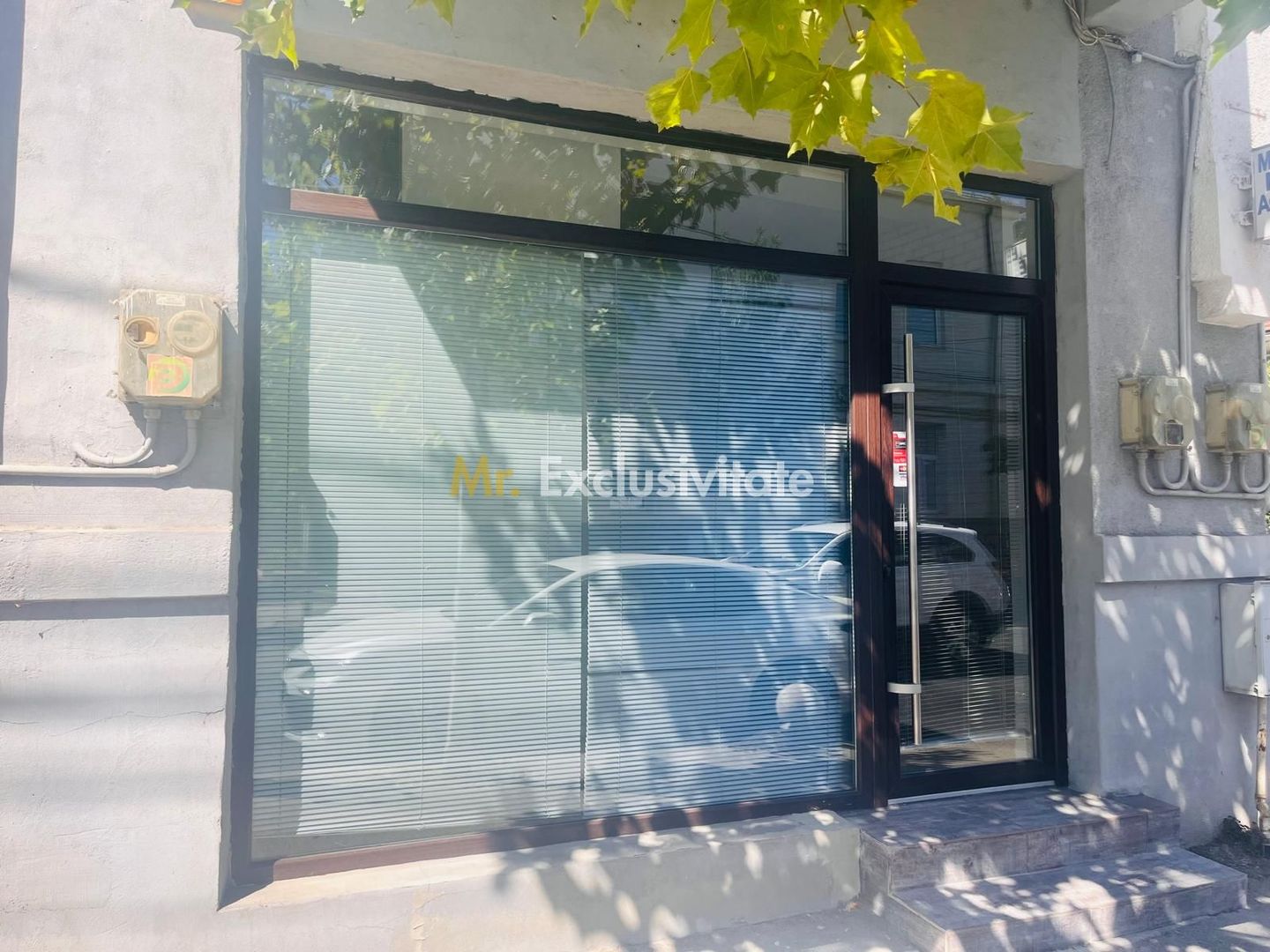 Spatiu stradal, central, cu vad comercial si vizibilitate excelenta - Poză 19