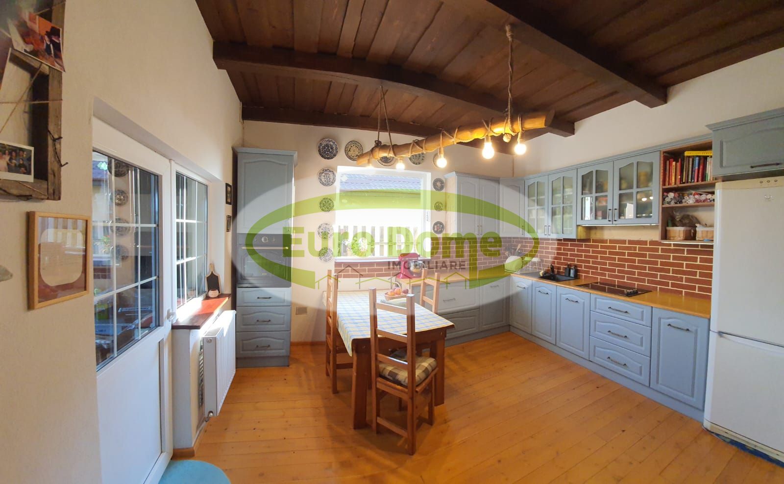 Casa primitoare, curte si gradina, priveliste frumoasa catre munti. - Poză 5