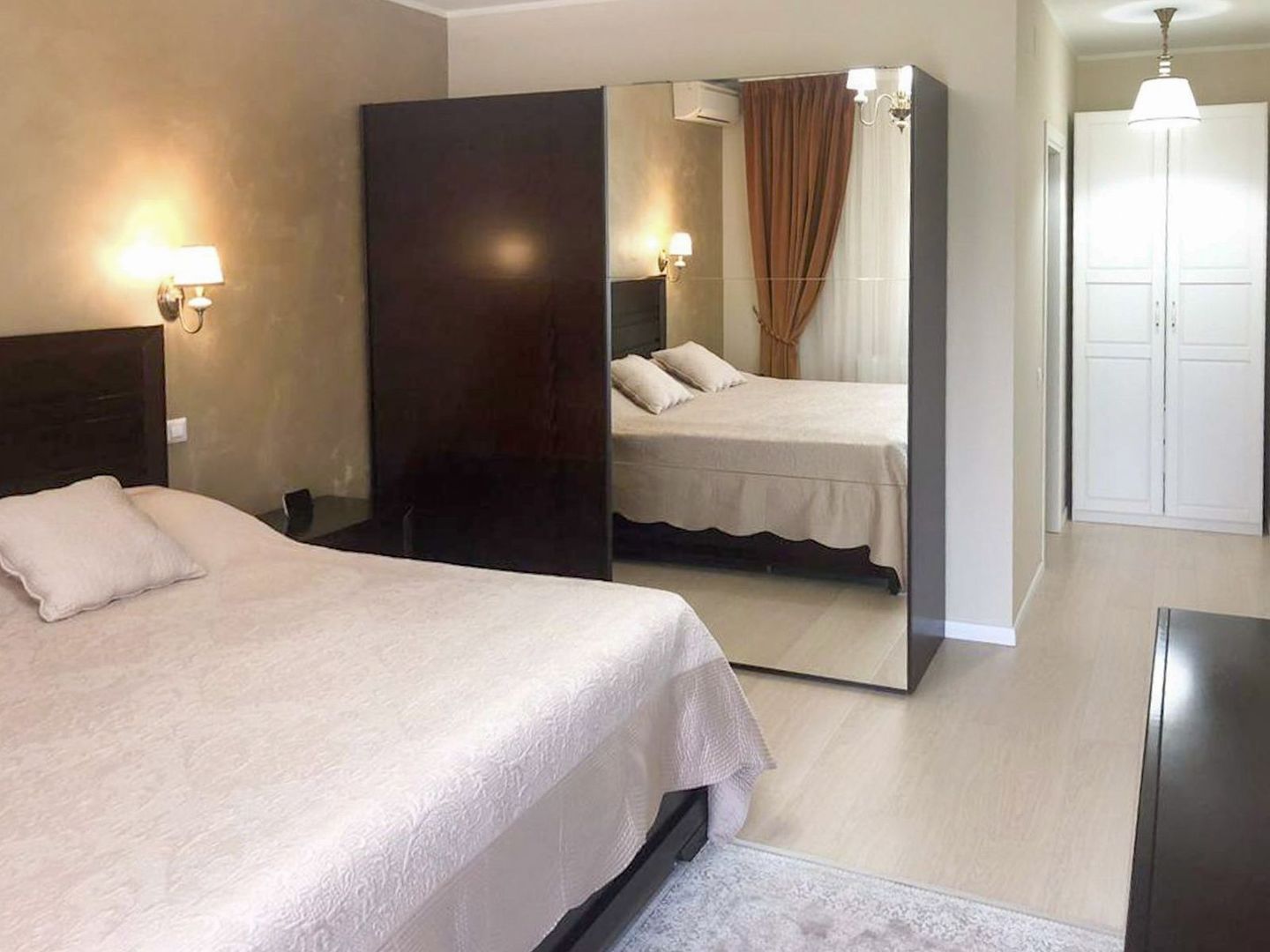 Apartament 3 camere de lux | 162 mp | Mobilat și utilat | Erou Iancu Nicolae - Poză 12