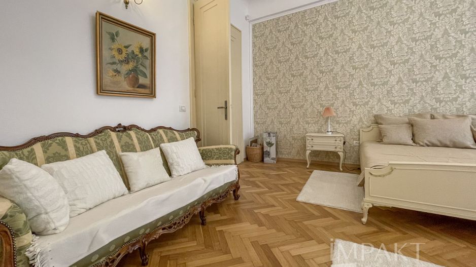 Apartament deosebit cu 3 camere, curte si parcare, aproape de Centru - Poză 7