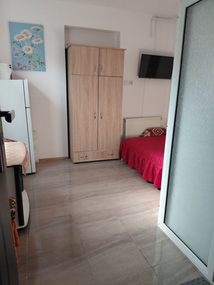 Apartament 1 camera la curte ,str. Traian - Poză 1