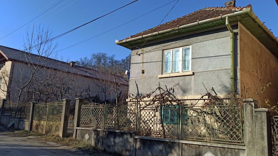 Casa cu teren generos | front 24.5 m - Poză 1