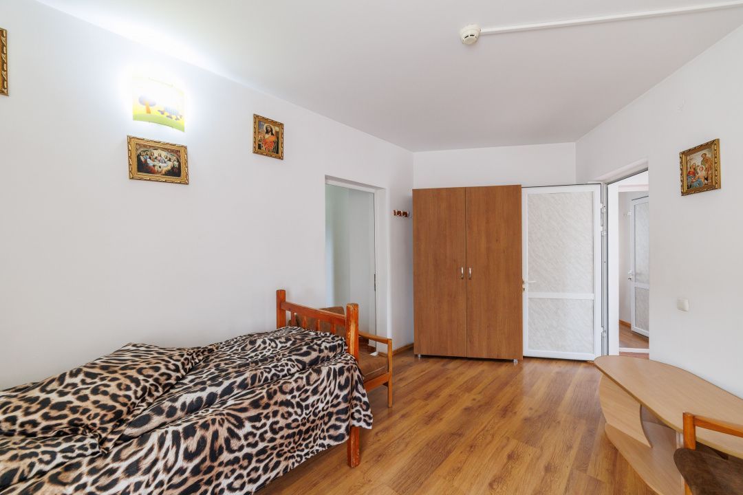 De inchiriat CASA spatioasa si curte proprie Gavana -Alunului - Poză 18