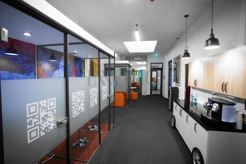 Cladire office in centrul istoric - Poză 3
