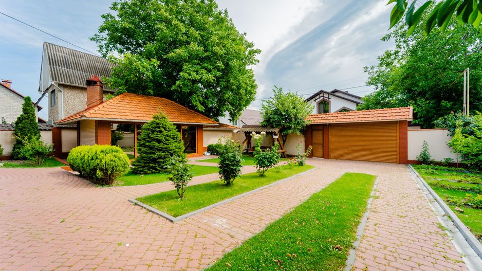 Casă în Chișinău, de vânzare, cu suprafața de 270 m2 pe teren de 6 ari or. Codru. - Poză 2