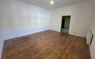 1 camera | centrala proprie | curte generoasa | zona excelenta | - Poză 2