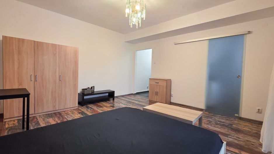 Garsonieră spațioasă de închiriat – Universitate | Str. Academiei - Poză 3