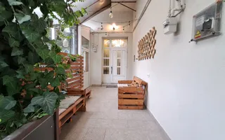 Apartament La Curte Comuna, Zona Centrală!! - Poză 11