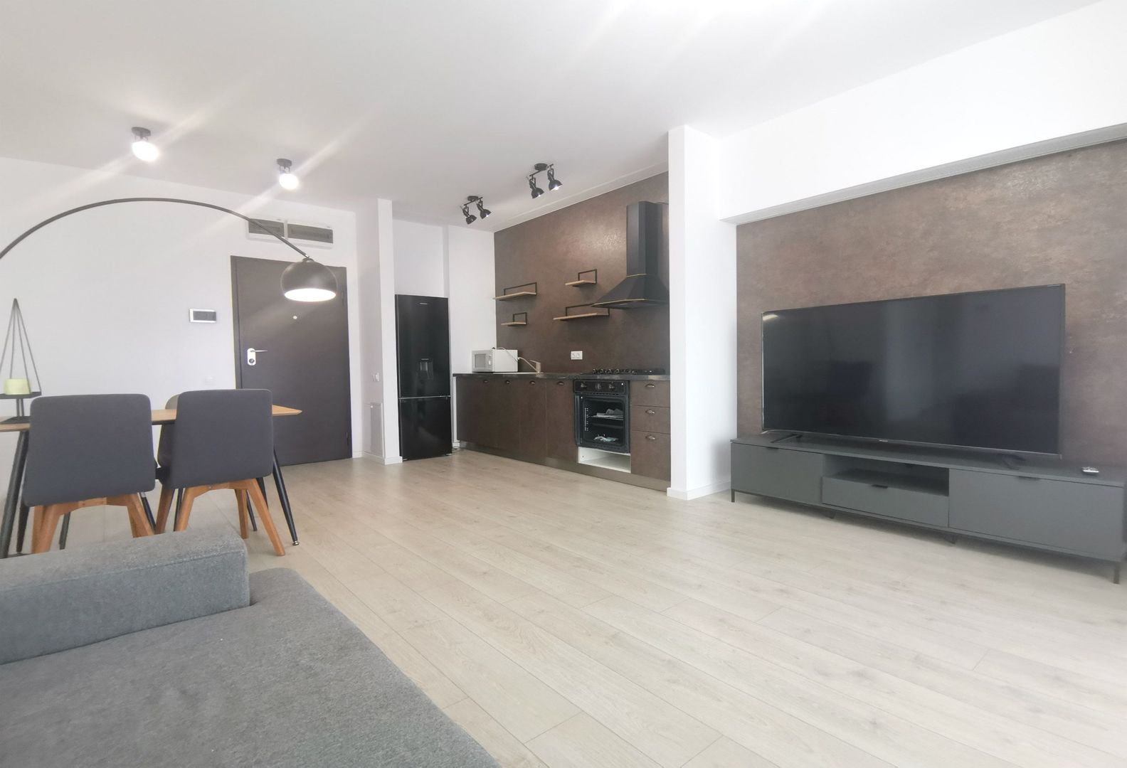 New Point-  2 camere  - Prima inchiriere - Poză 1