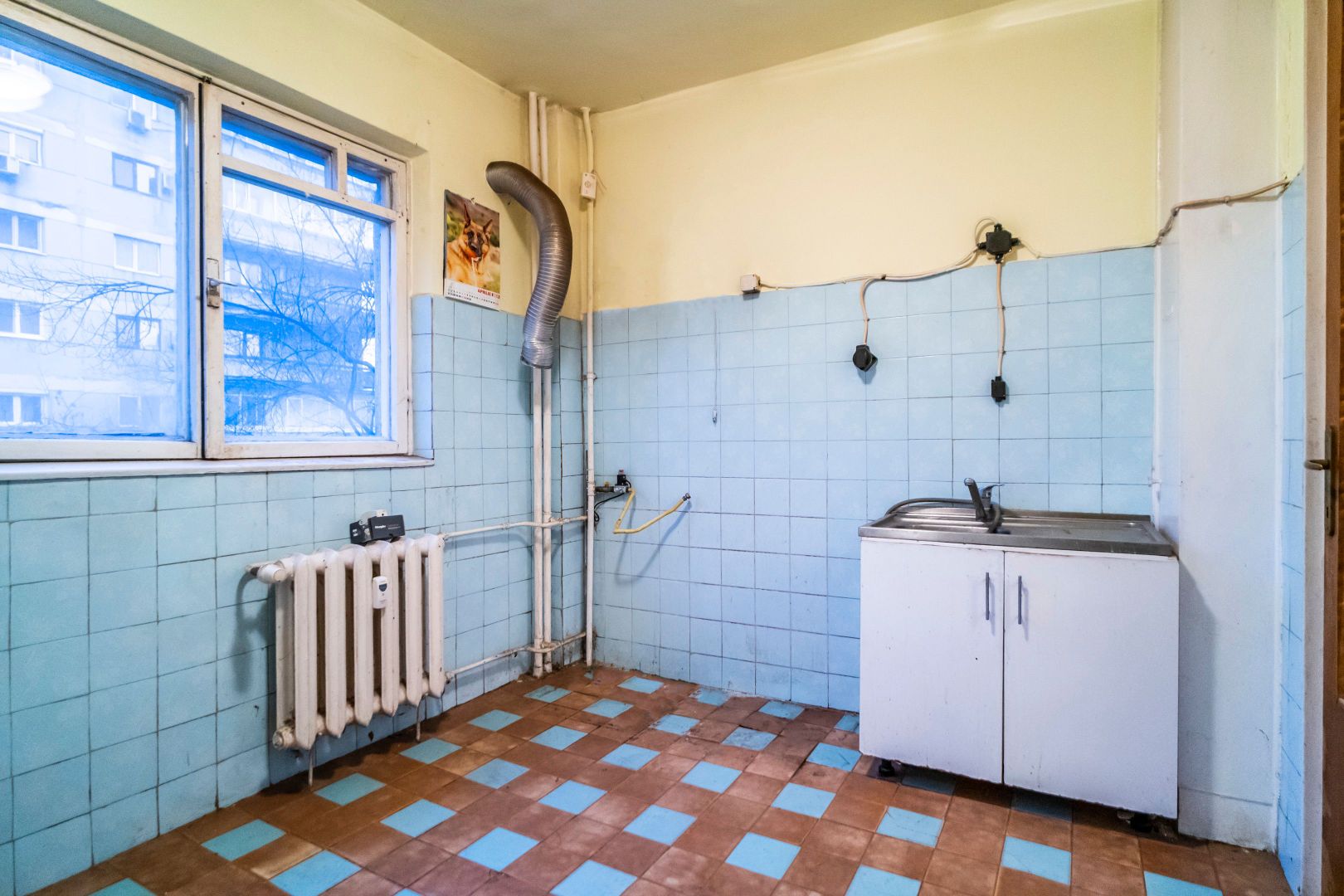 Drumul Taberei 3 camere, 4/10, bloc stradal, c-tie 1980, bucatarie mare, 2 bai - Poză 7
