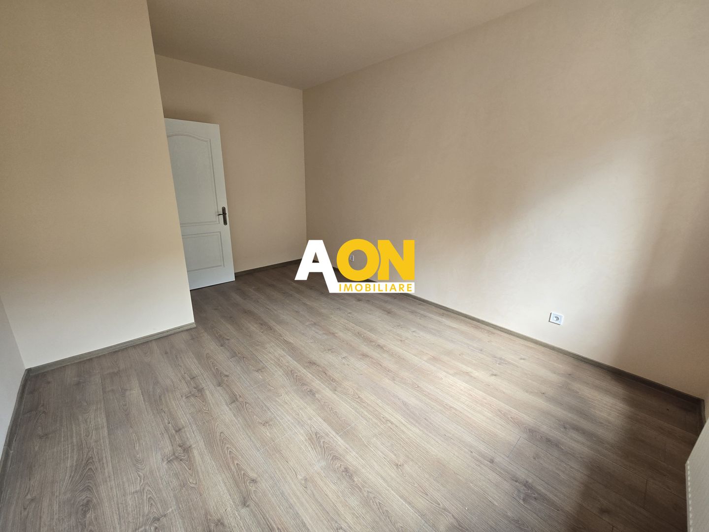 Apartament 3 Camere Renovat, Etaj 1, Cetate - Poză 7