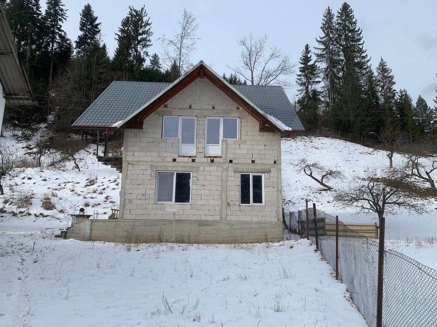 Casă P+E+M Putna | 300 mp utili | Teren 2.200 m - Poză 1