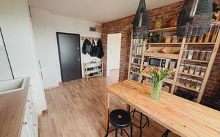 Apartament renovat complet, mobilat ,balcon 9 mp, view panoramic. - Poză 1