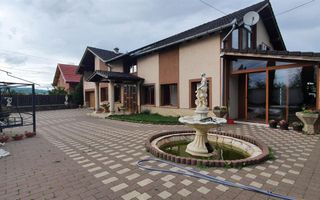 Casa de vanzare, 4 camere, 2 terase, garaj, 900mp teren - Poză 1