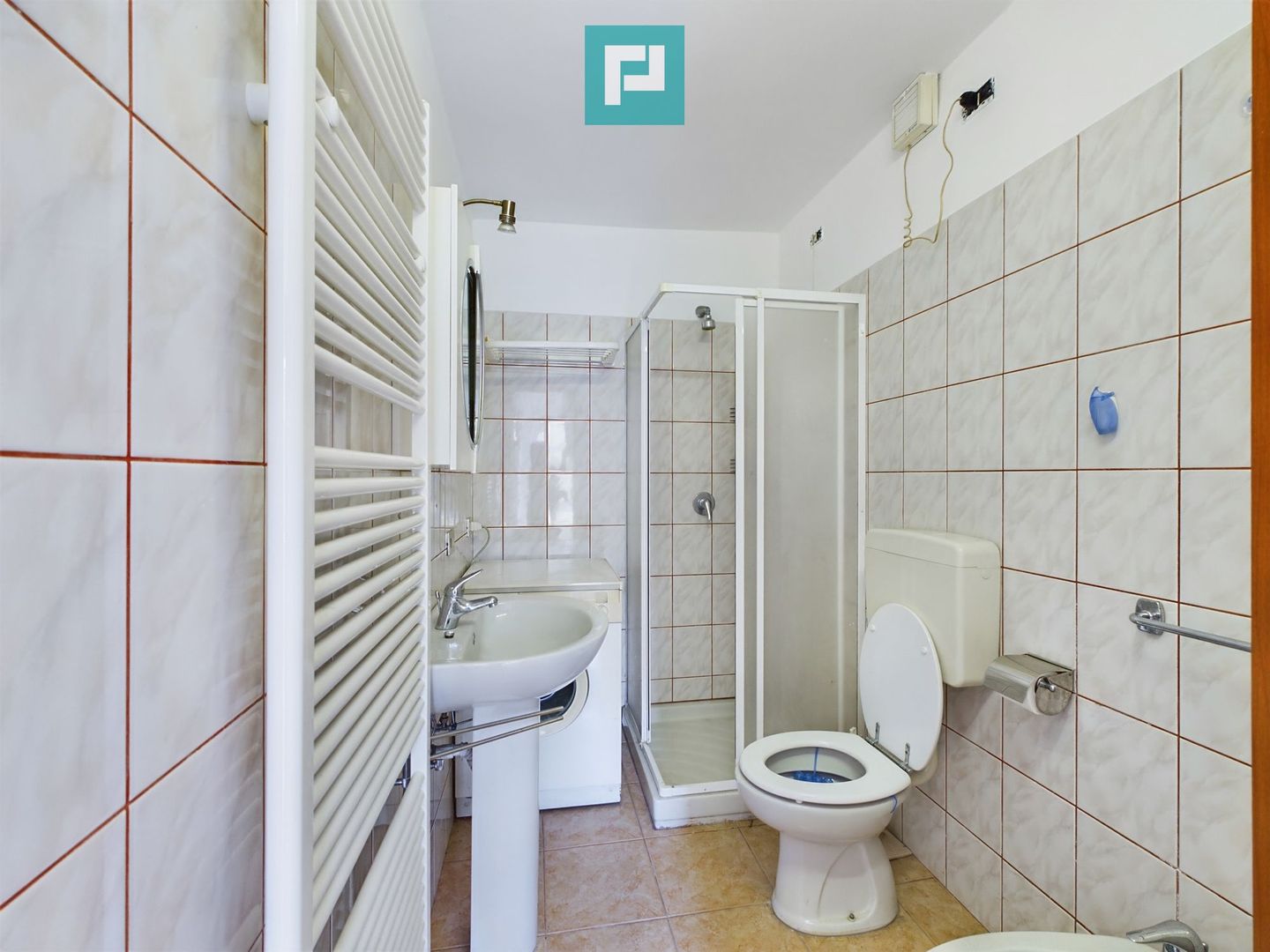 Spațiu industrial cu platformă betonată și teren - Poză 7